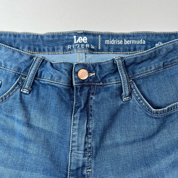 Lee Ryder Women’s Classic midrise Blue Jean Shorts, size 16M - Picture 8 of 13